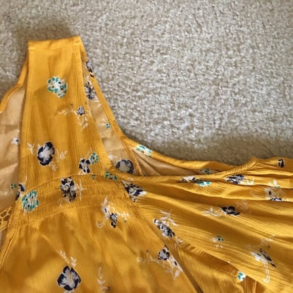 Eyeshadow brand yellow cold shoulder top 2x - Picture 2 of 10